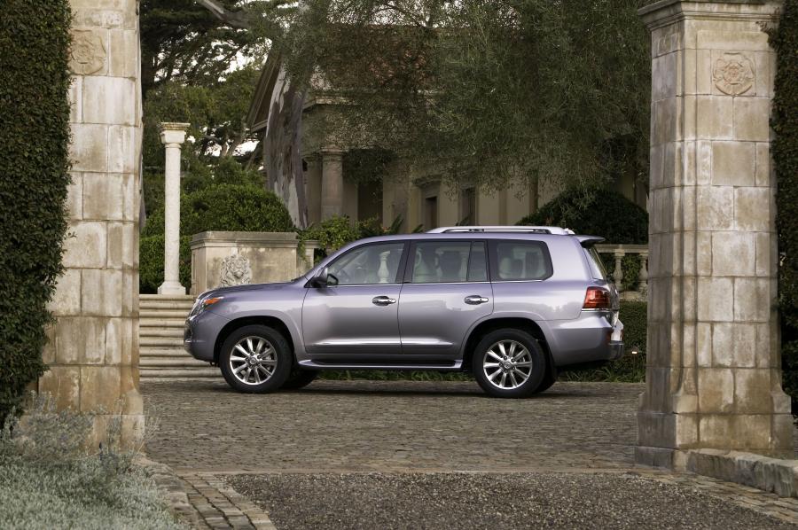  Lexus LX570 2008 года  (фото 131 из 221)